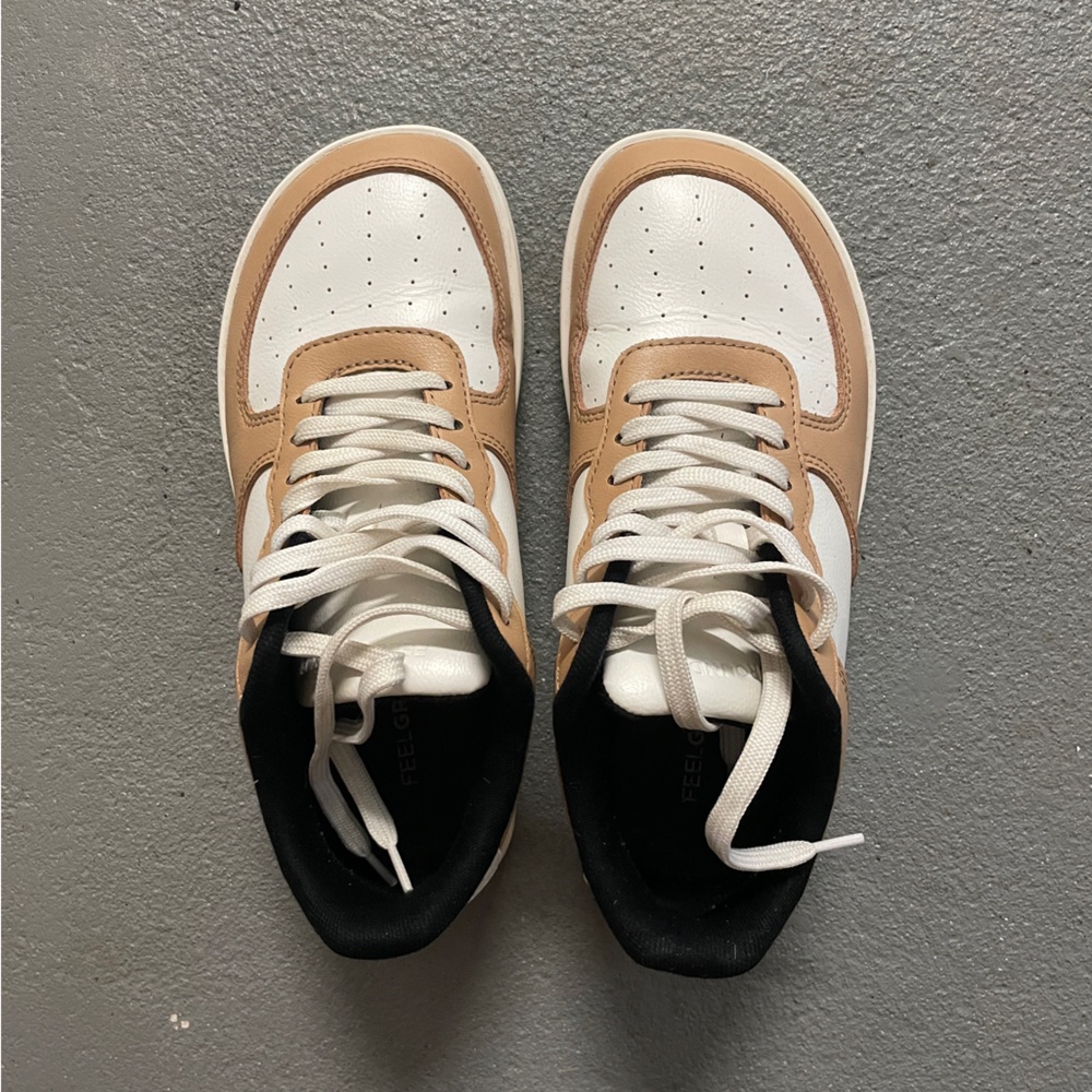 FeelGrounds | Courtside barefoot sneakers in retro beige